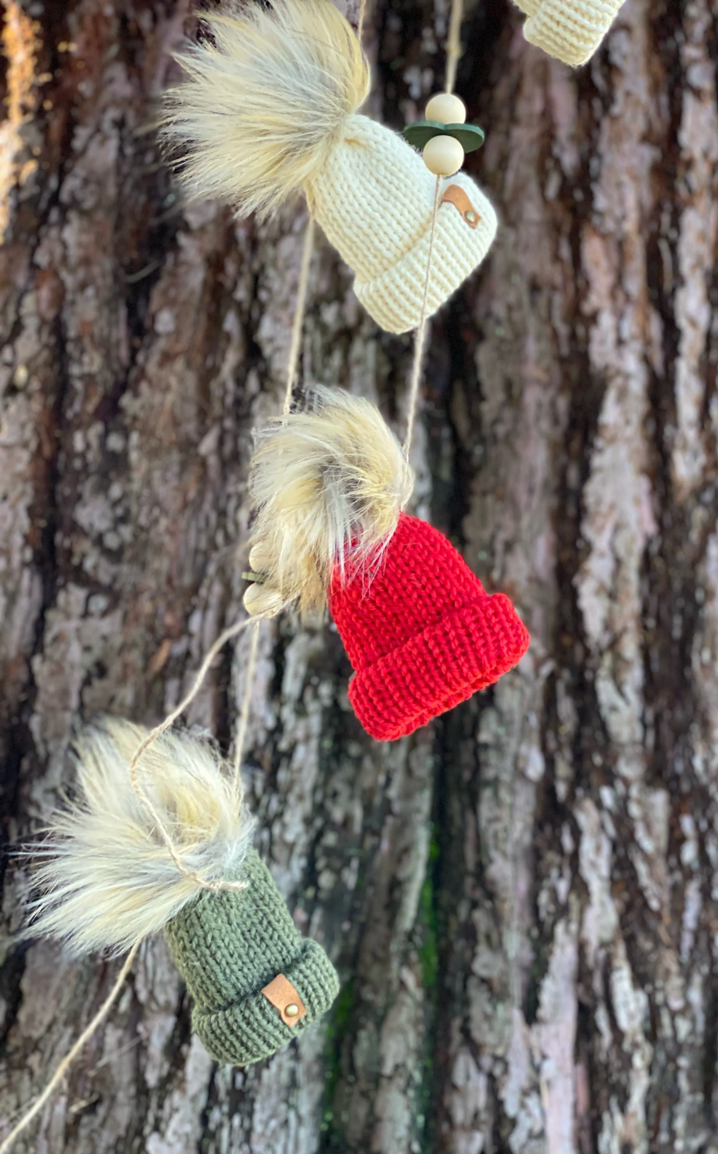 Mini Knit Hat Mantle Ornament Garland, Farmhouse Garland, Tiny Hat Ornaments, Miniature Beanie Christmas Garland Decor, Holiday Decorations