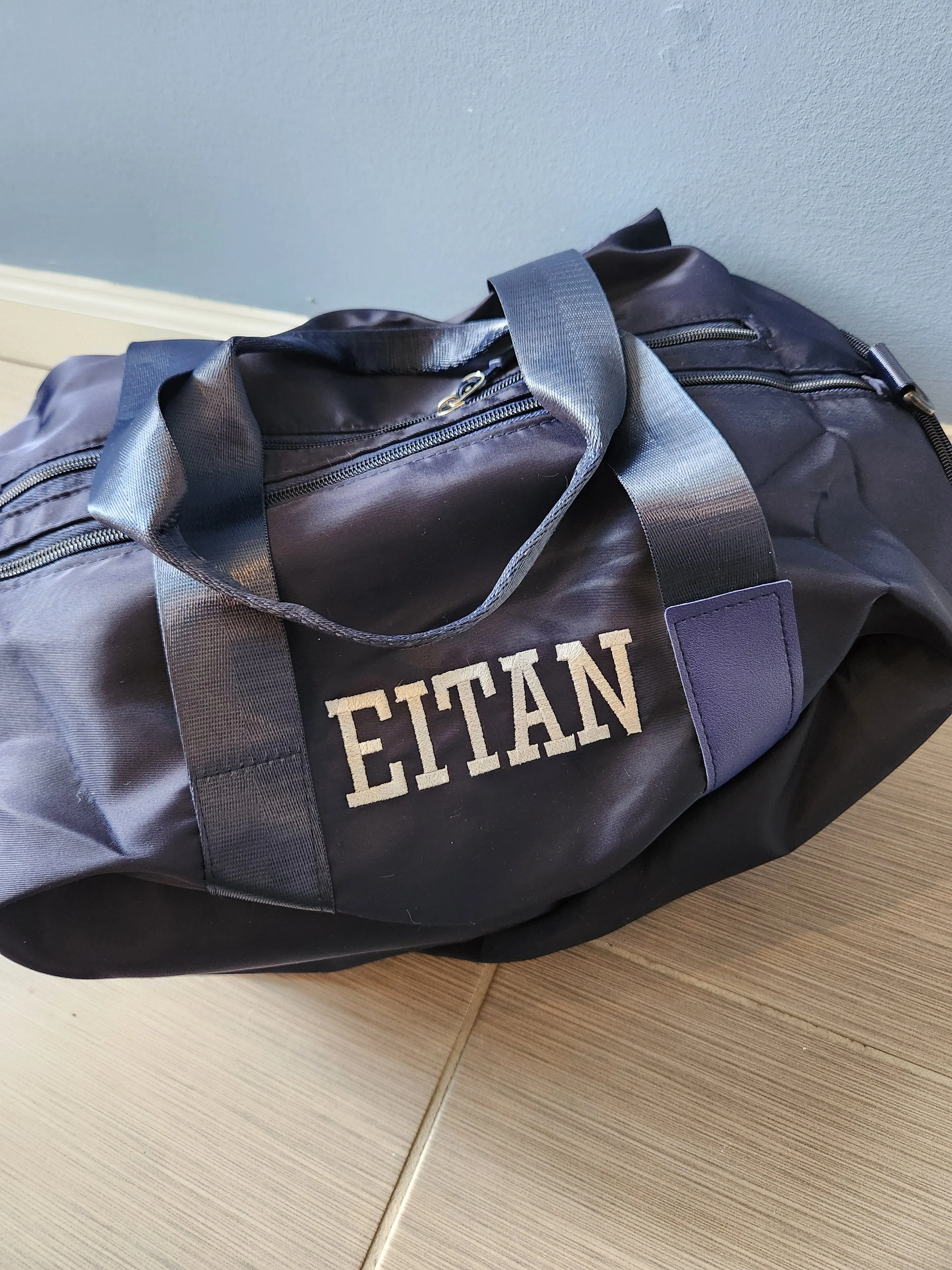 Small navy crisscross duffle/ gym bag