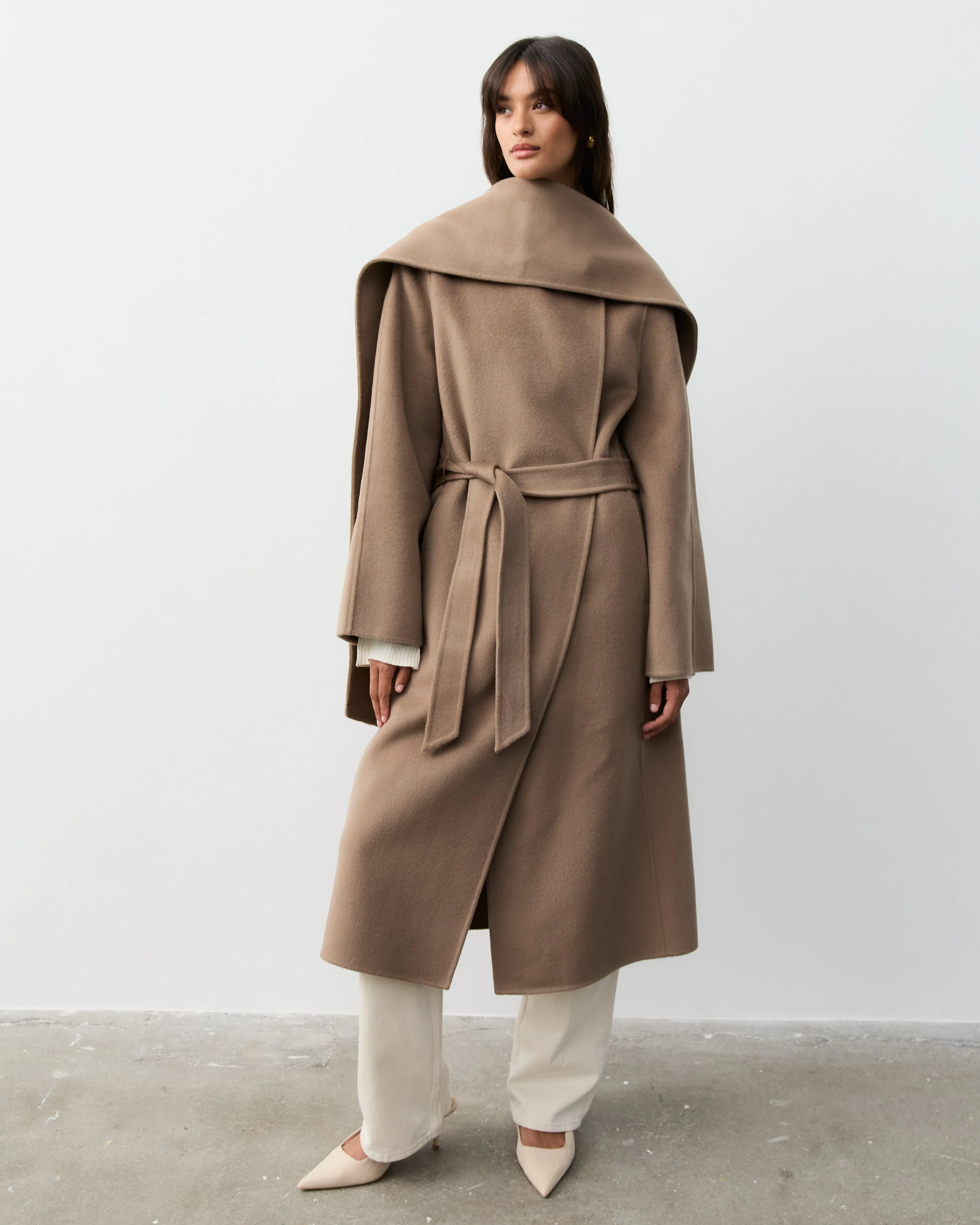 THE TAILORED COAT - TAUPE