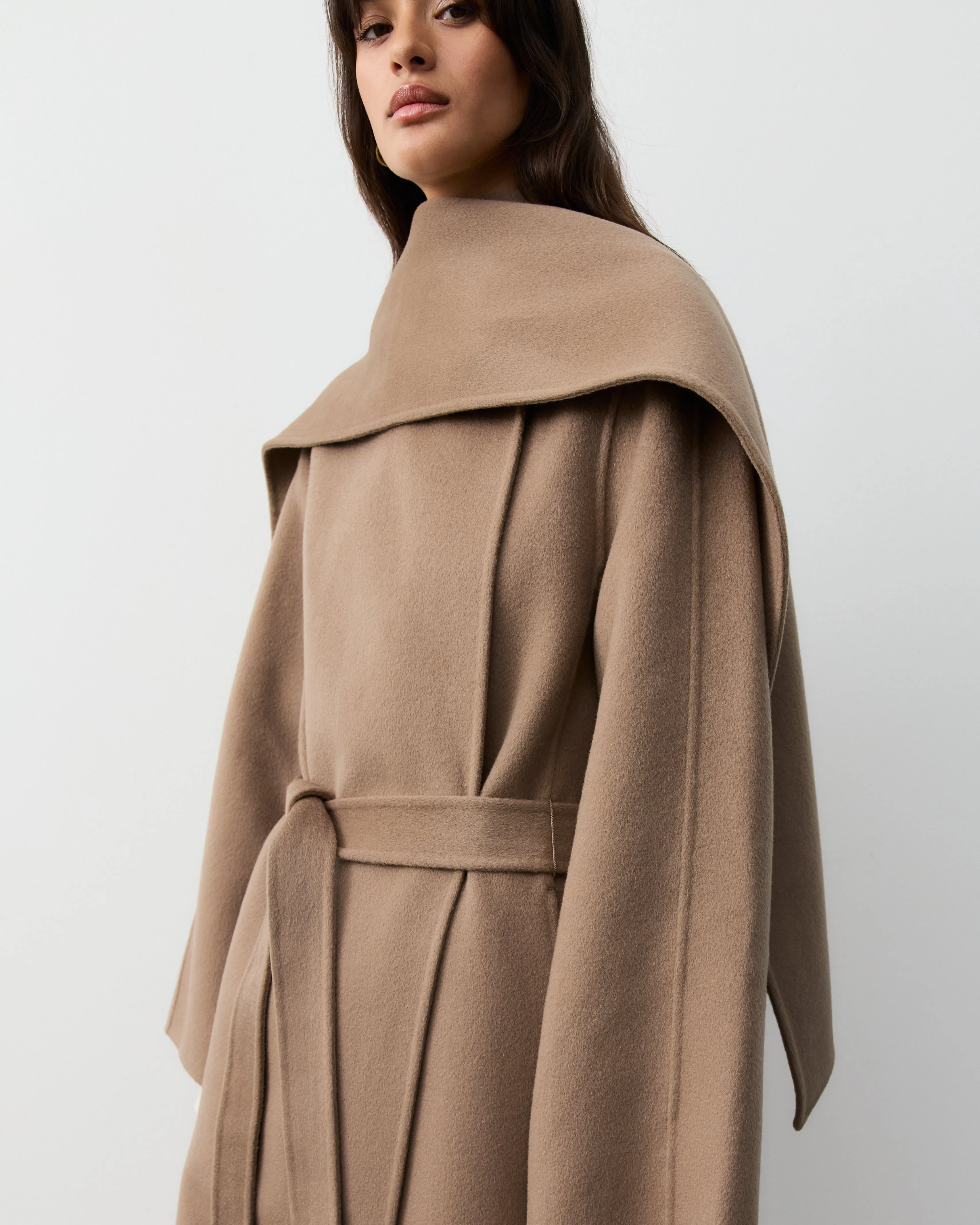 THE TAILORED COAT - TAUPE