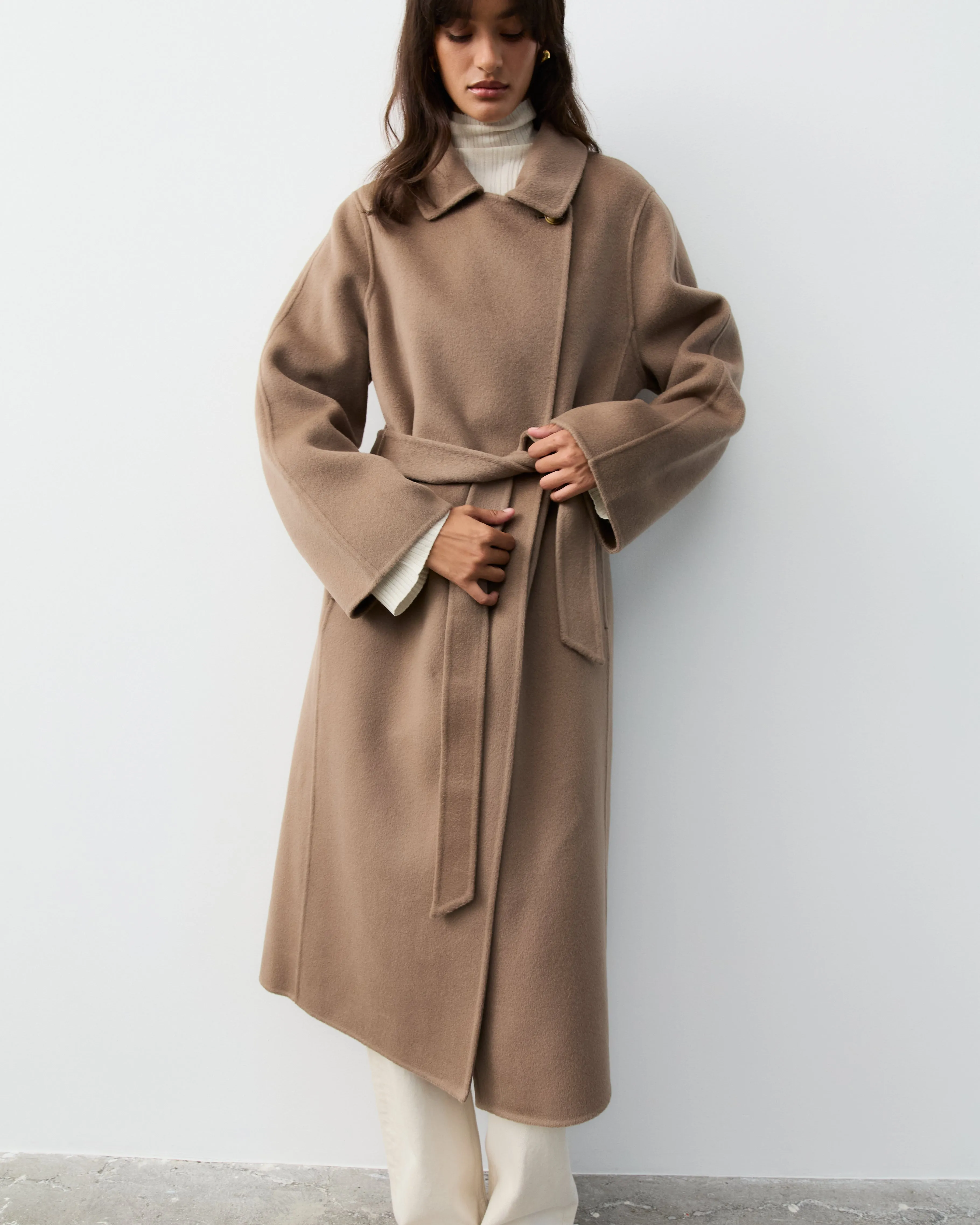 THE TAILORED COAT - TAUPE